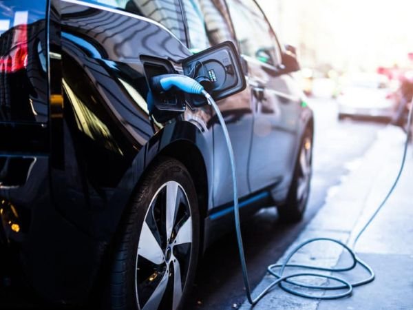 Do-Electric-Cars-Need-Oil-Changes-1-1 Do Electric Cars Need Oil Changes? Answer Is Here