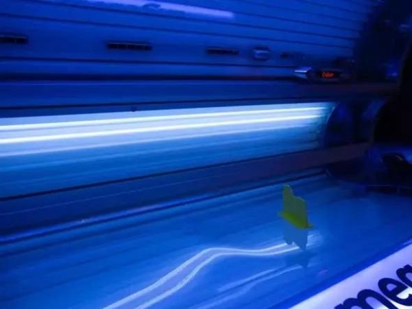Do-Electric-Cars-Need-Oil-Changes-13 Can You Wear Wireless Headphones in a Tanning Bed?
