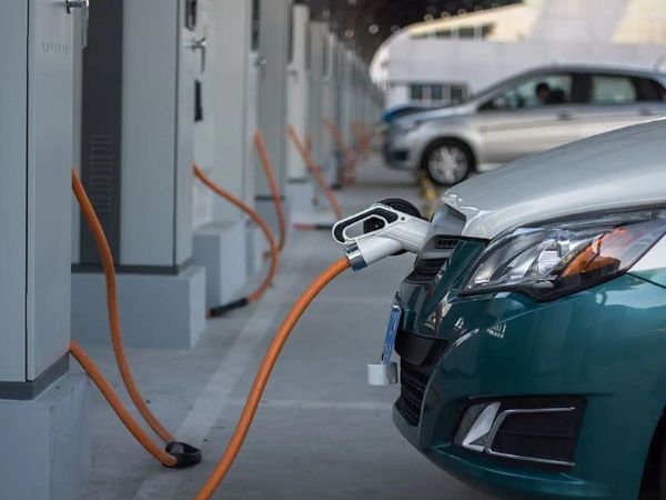 Do-Electric-Cars-Need-Oil-Changes-2 Do Electric Cars Need Oil Changes? Answer Is Here