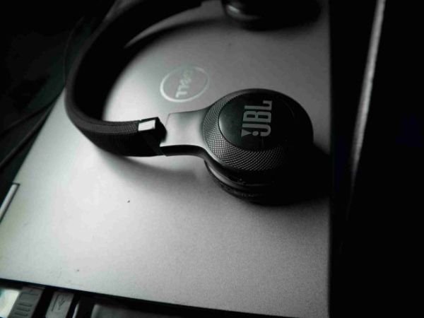 Why Do My JBL Headphones Keep Turning Off?