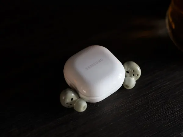2-Buds-Wireless-Earbuds-1 2 Buds Wireless Earbuds: Redefining Audio Excellence